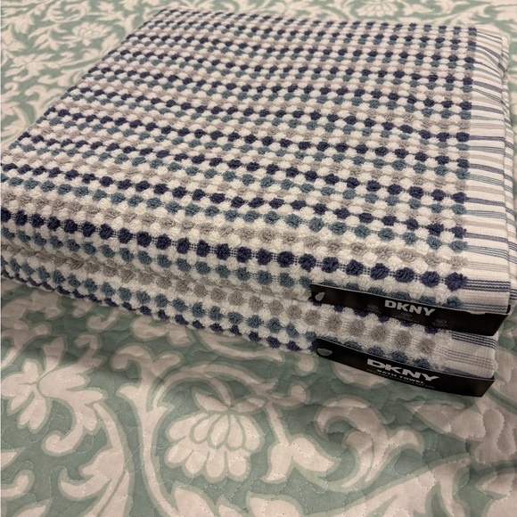 DKNY Cotton Towels Blue Gray Aqua & White Gingham Check pattern - Picture 1 of 3